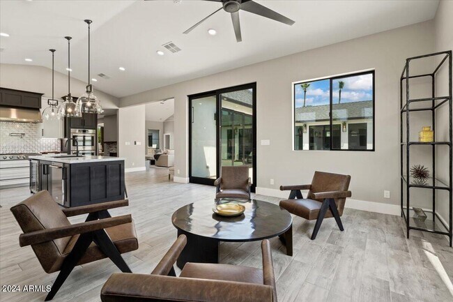 Building Photo - 4137 E Earll Dr
