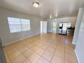 Building Photo - 1045 Curtiss Dr