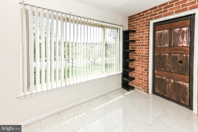 Building Photo - 10204 Bushman Dr