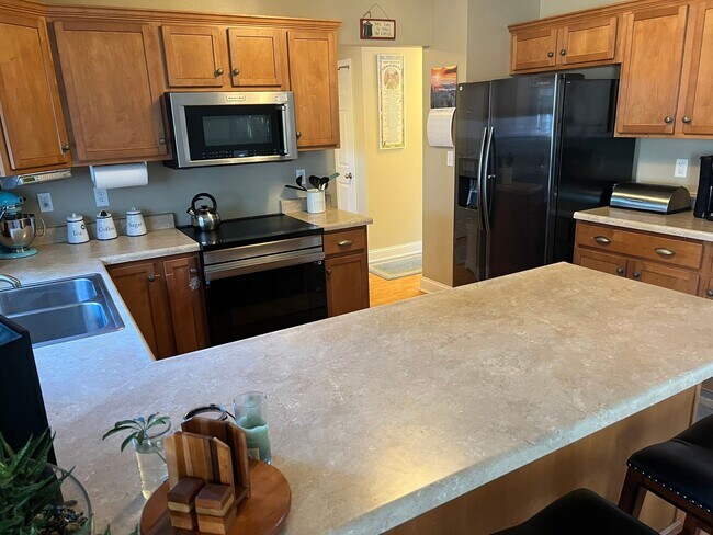 Building Photo - Great family home next door to Edwards Elementary in west Ames-4 bedroom 3 1/2 baths, 2 car garag...