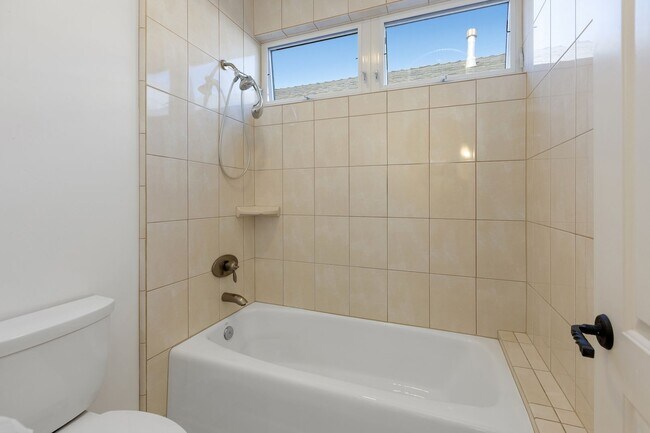 Building Photo - 3-bedroom 3.5 Coronado Village home near schools