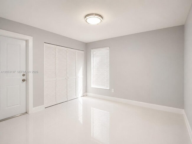 Building Photo - 1104 SW 118th Ct