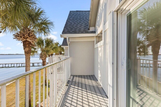 Building Photo - Brooks Landing