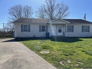 Building Photo - 123 Holly Ct