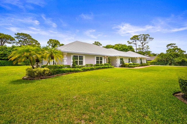 Building Photo - 7903 Plantation Lakes Dr