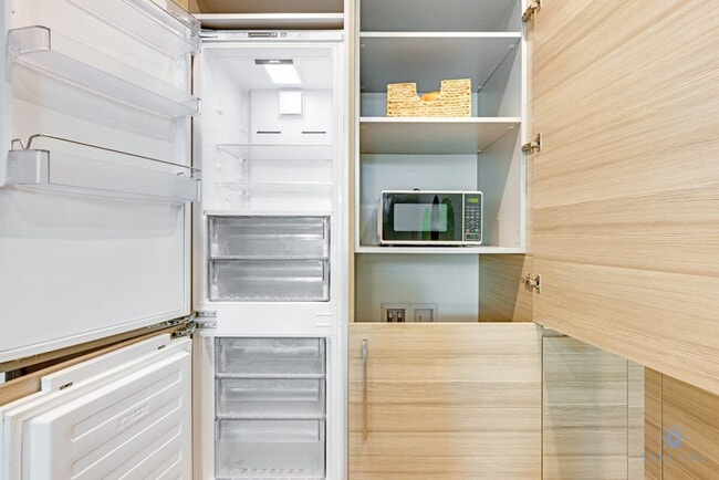 Building Photo - 777 N Ocean Dr