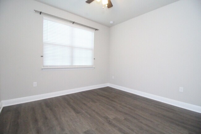 Building Photo - Pace 3/2 Home with Open Layout & Fenced Ya...
