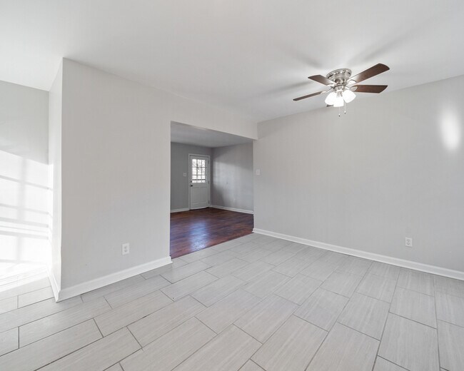 Building Photo - 2371 Swallow Cir SE