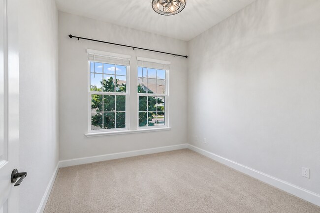 Building Photo - 19 Bolsana Ct