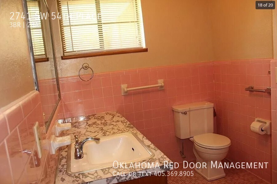 Building Photo - 2741 SW 54th Pl