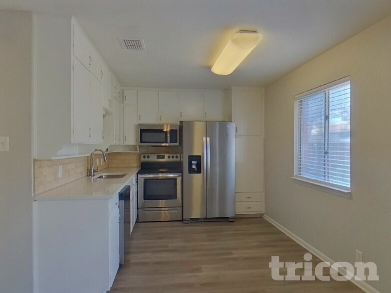 Building Photo - 1133 Norwood Dr