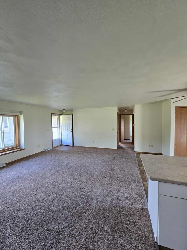Building Photo - Townhouse (2 bdrm with 2.5 car garage, yard, private basmnt)