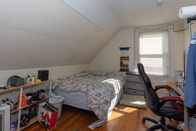 Building Photo - No Brokers Fee, Heat and Hot Water Included, Top Floor Unit, Steps from the T Stop, Eat-in Kitche...