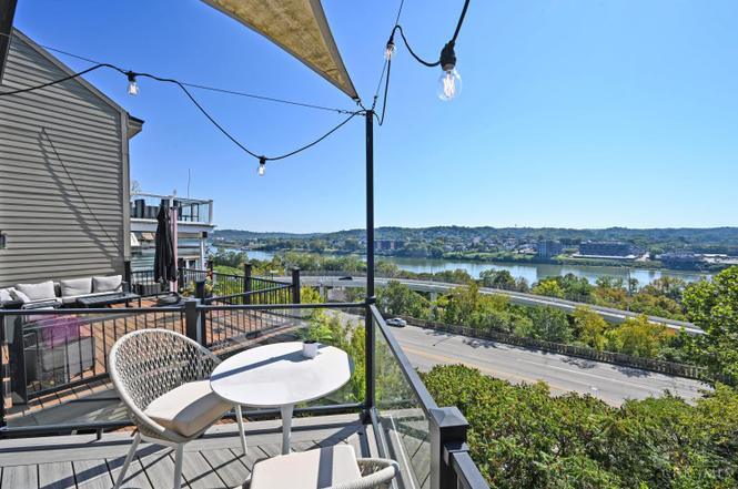 Main Balcony - 1005 Hill St