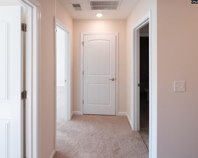 Building Photo - 945 Bergenfield Ln