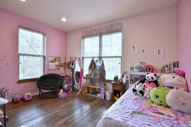 Building Photo - 5600 Cloverdale Rd