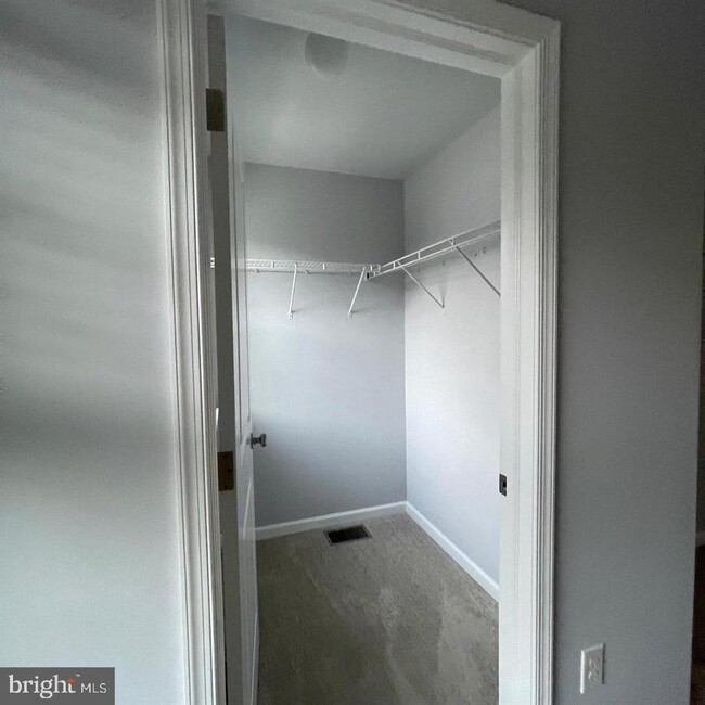 Building Photo - 129 Winterberry Way