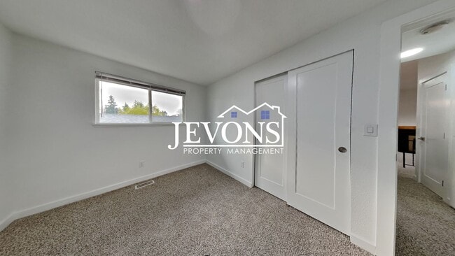 Building Photo - 6114 N 49th St