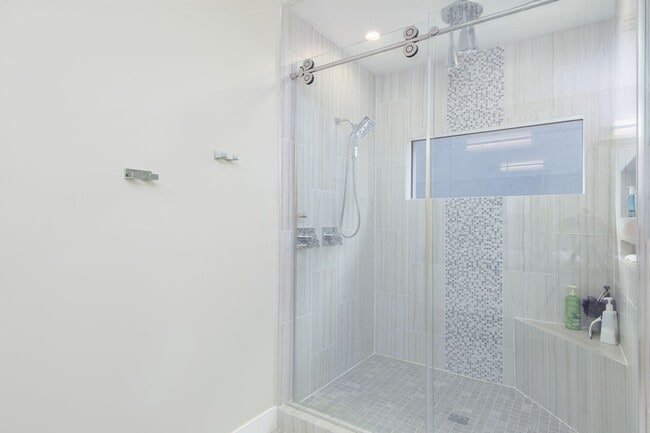 Building Photo - 2423 E Lincoln Cir