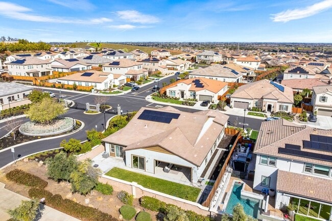 Building Photo - GORGEOUS 3300 Sqft Single Story 4 Bed 3.5 Bath House in Brentwood