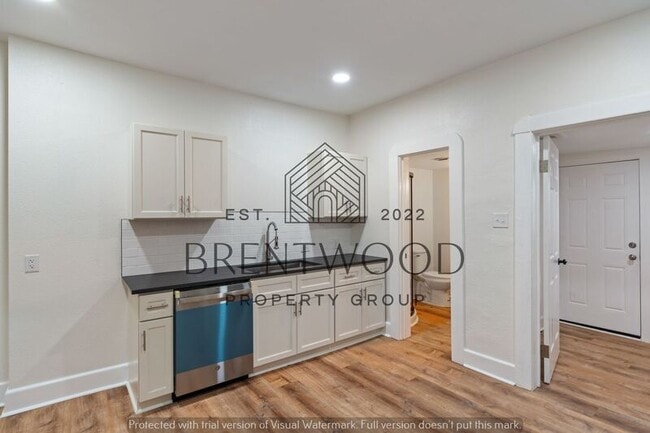 Building Photo - 209 N Addison St