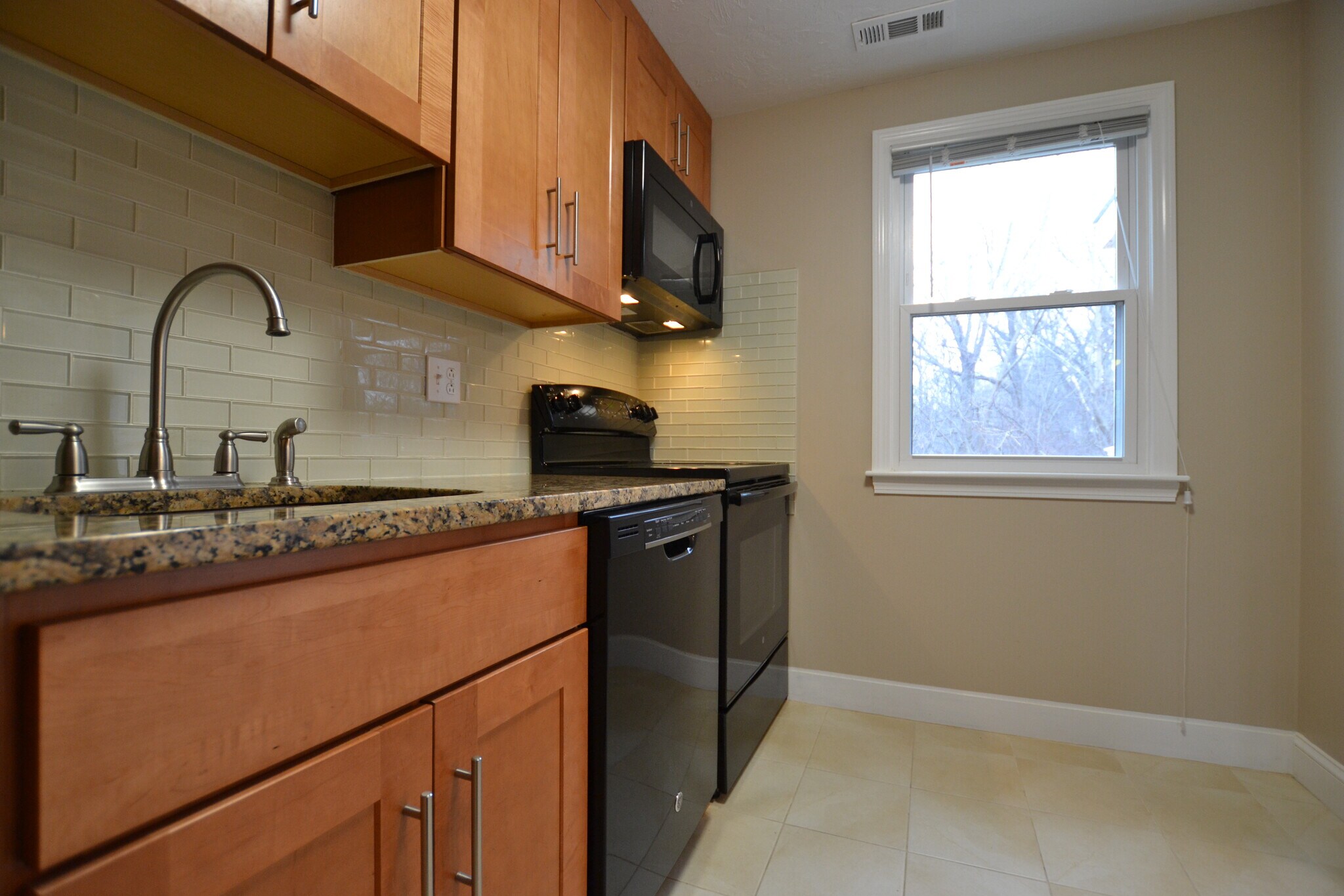 Building Photo - 2 General Greene Ave