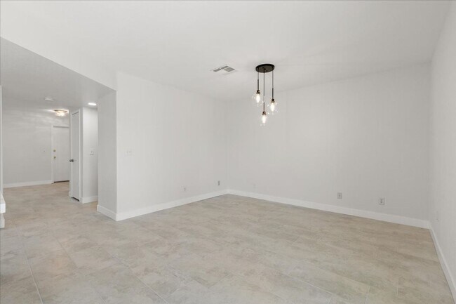Building Photo - Completely Remodeled Modern 3 Bedroom Prop...