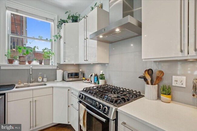 Building Photo - 2106 10th St NW