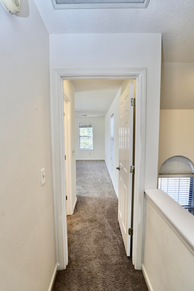 Building Photo - 21 N Trace Ct