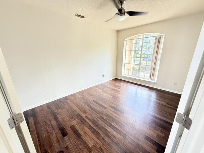 Building Photo - 8055 Glitter Ct
