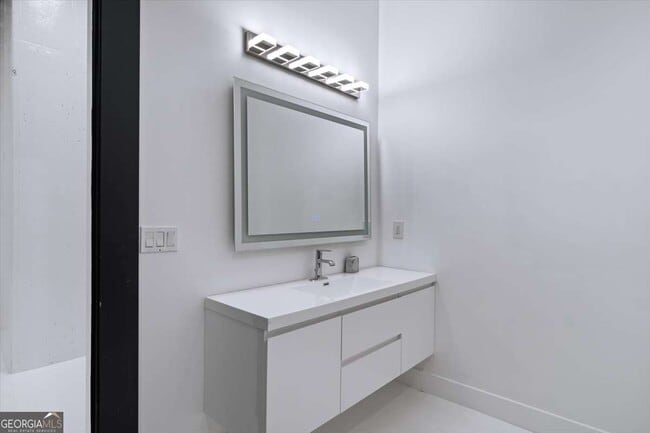 Building Photo - 3040 Wallace Cir SE