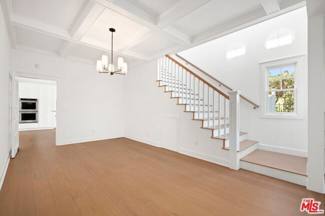 Building Photo - 541 Homer St