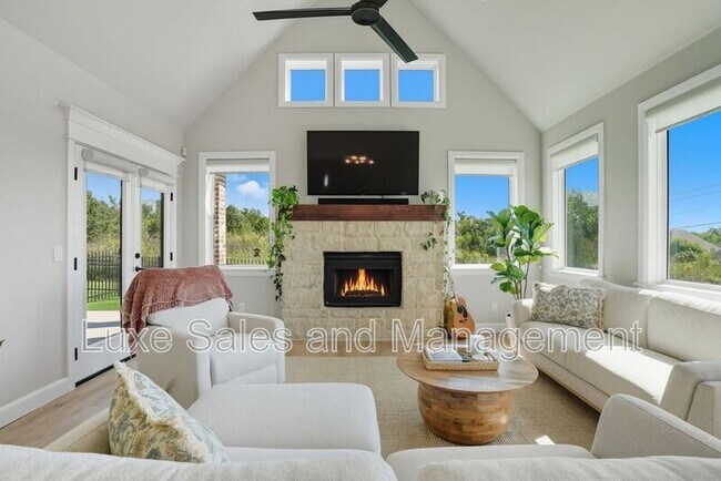 Building Photo - 4200 Abbey Pk Dr