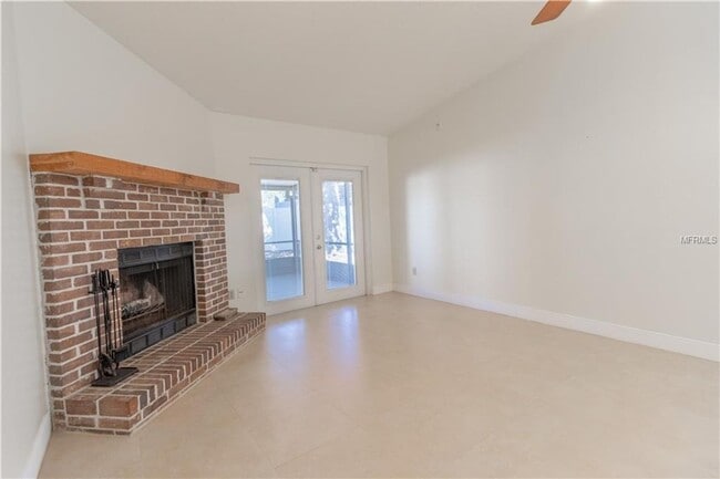 Building Photo - Freshly Painted 3/2 with Fenced Yard & Fireplace!