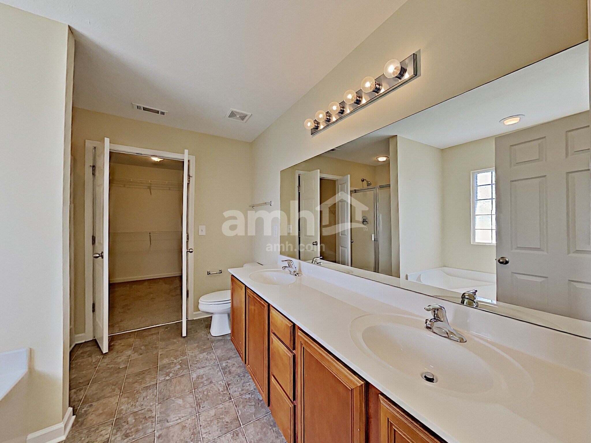 Building Photo - 256 Neal Ave