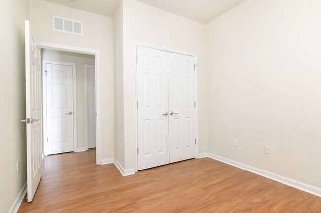 Building Photo - 3338 Robert Trent Jones Dr