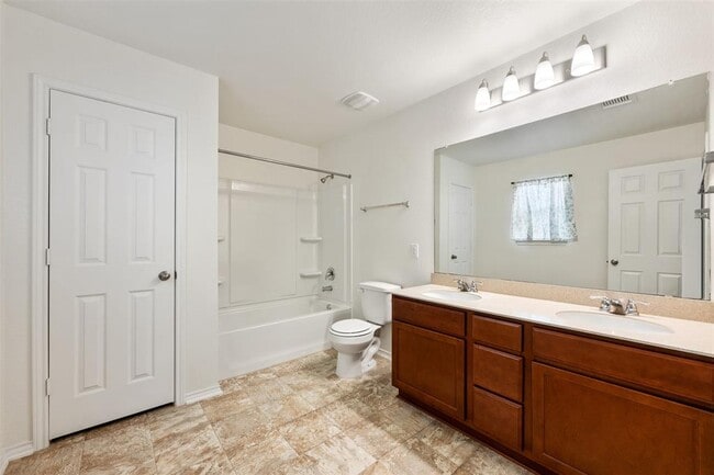 Building Photo - 704 Bailey Park Dr