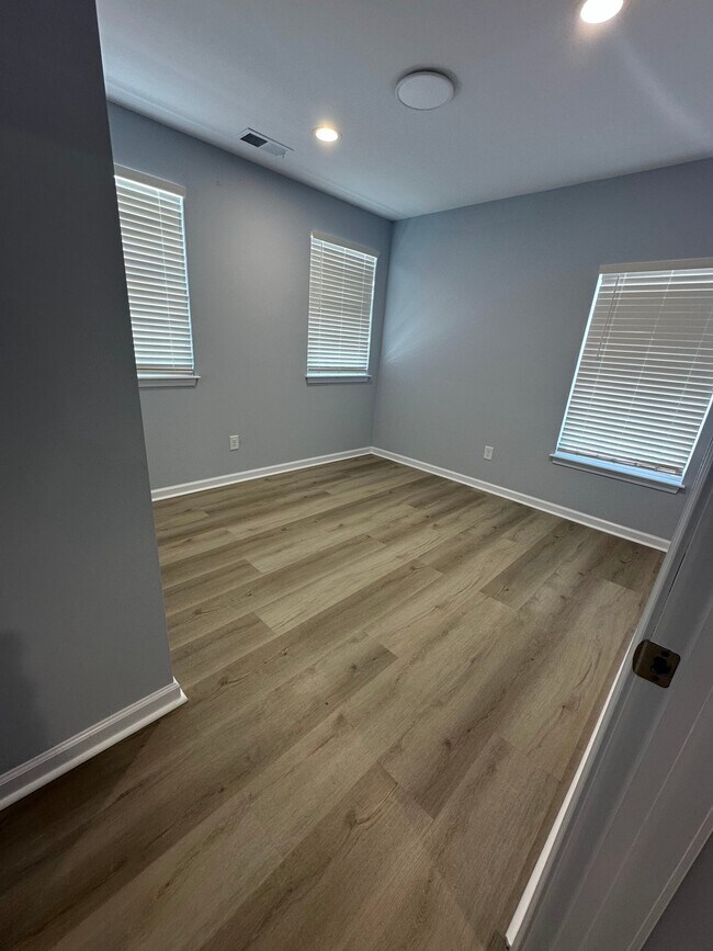 Building Photo - 517 Cardamon Ct