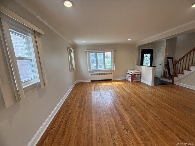 Building Photo - 147 Primrose Dr