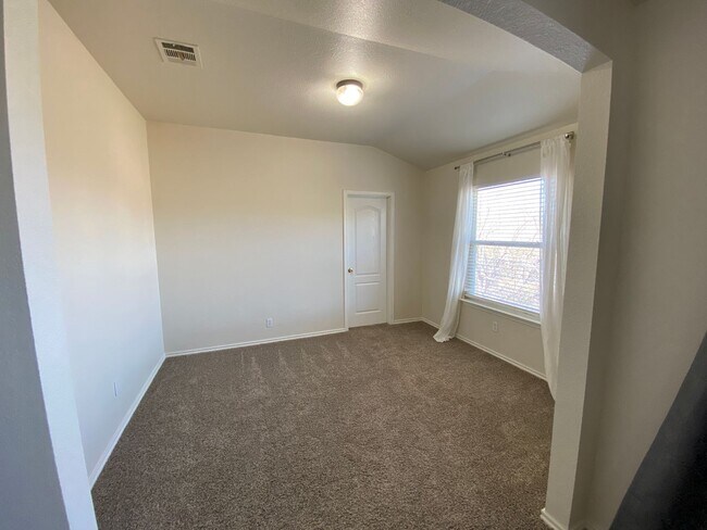 Building Photo - Step into this stunning 4 bedroom, 2.5 bathroom haven that radiates modern elegance and abundant ...