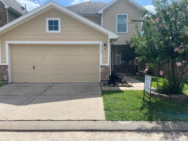 Building Photo - 6442 Wilshire Lakes