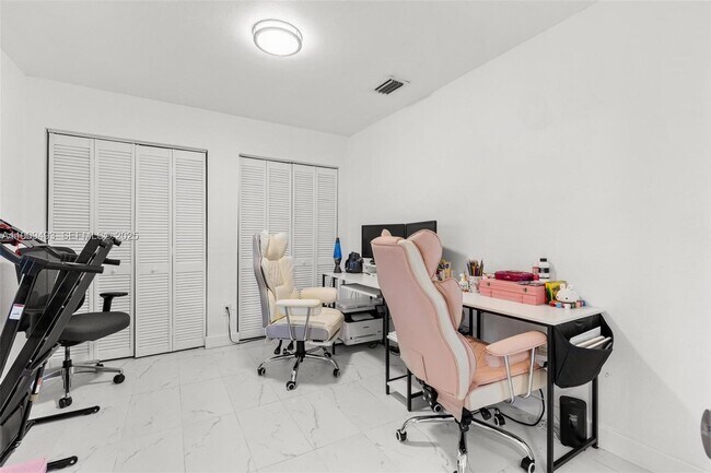 Building Photo - 1211 S Independence Dr