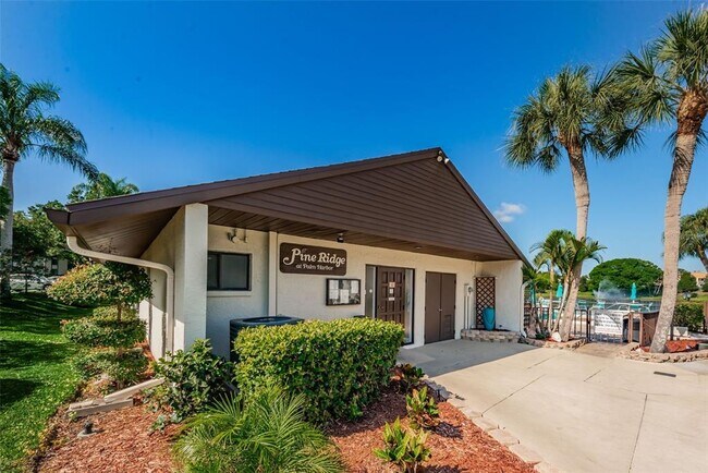 Building Photo - 2687 Pine Ridge Way S
