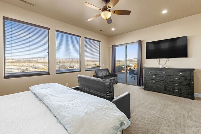 Building Photo - Sand Hollow Sunrise