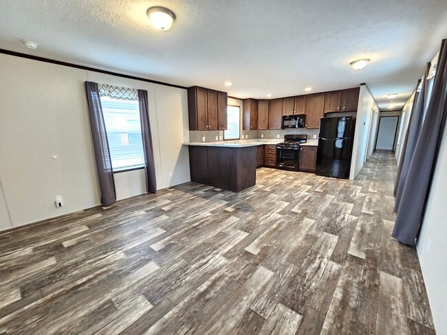 Building Photo - 46000 Geddes Rd