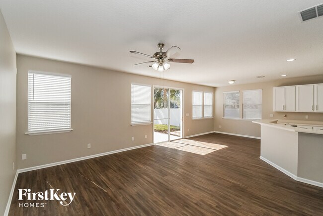 Building Photo - 207 Pine Arbor Cir