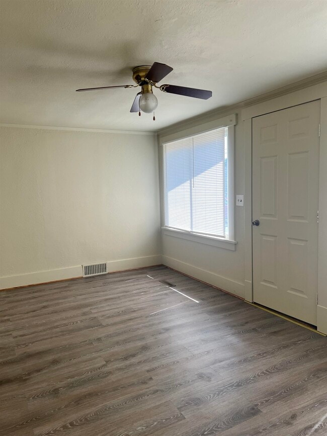 Building Photo - 906 S 7th St