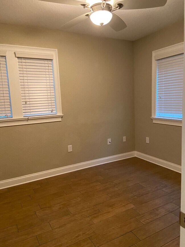 Building Photo - Park Place-310