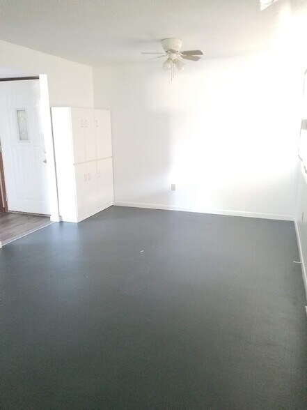 Building Photo - 1050 S Jones Blvd