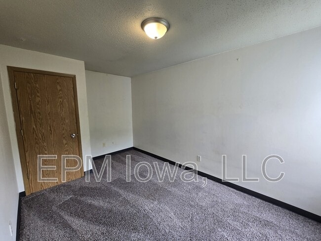Building Photo - 60 Miller Ave SW